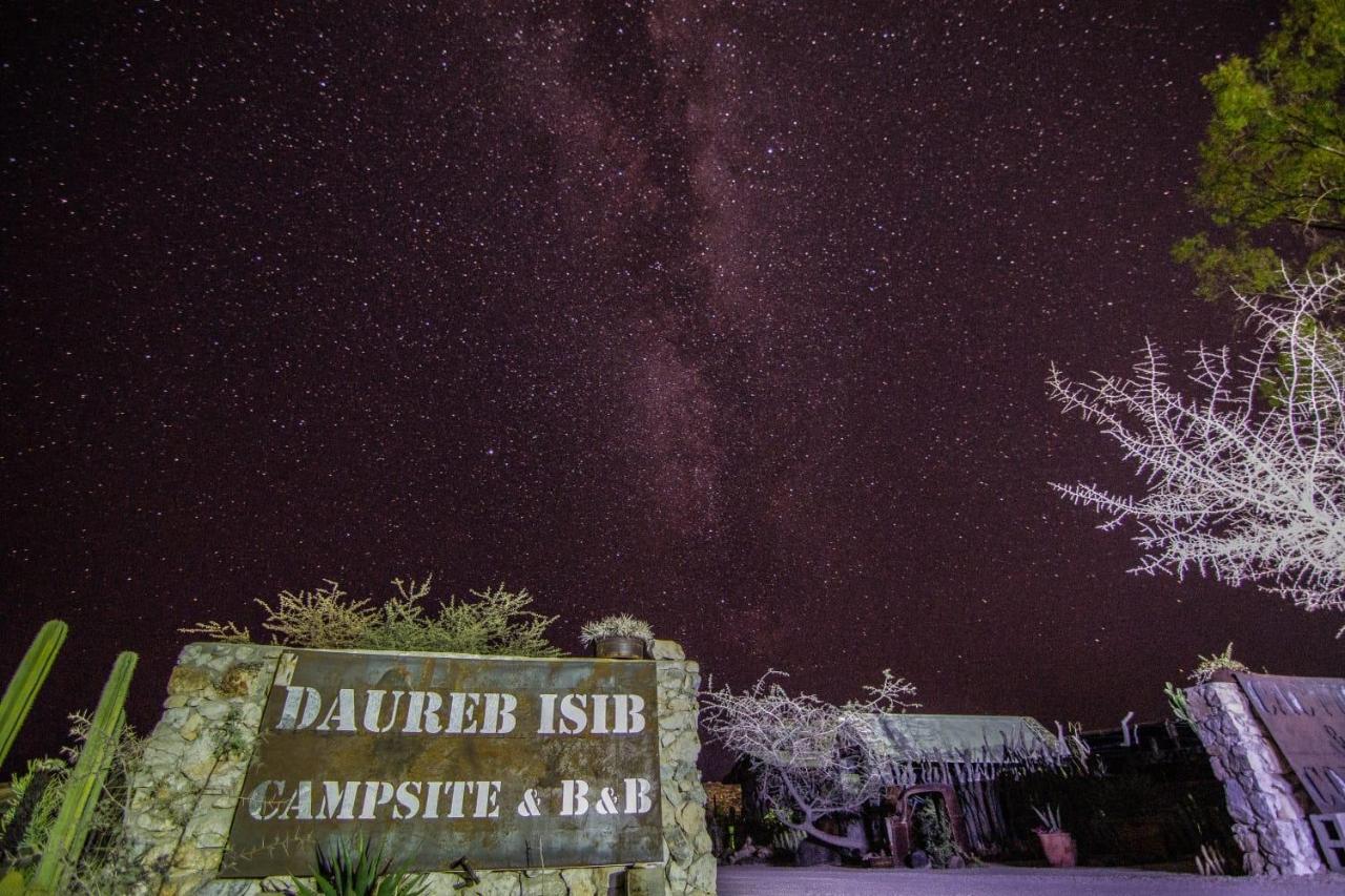Daureb Isib Campsite And B&B Uis Exteriör bild
